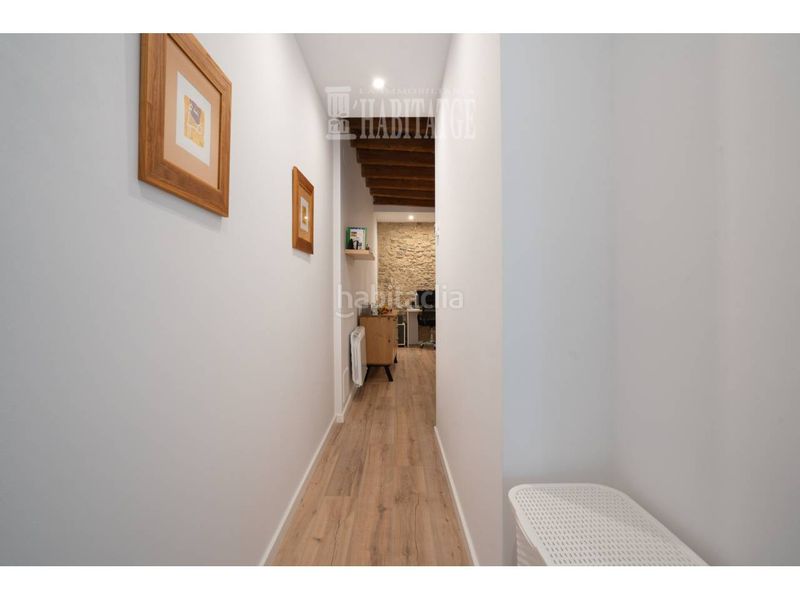 Foto f468b5c2-3541-460b-8ab6-66422c86f764. Dúplex  en venta en Centre Vic