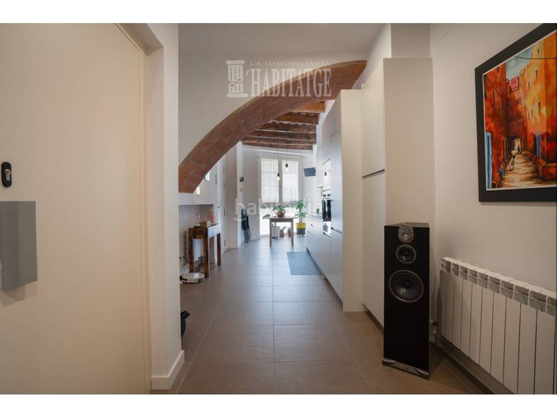 Foto fffe6d20-9f66-4497-a880-08c73ef445b6. Dúplex  en venta en Centre Vic