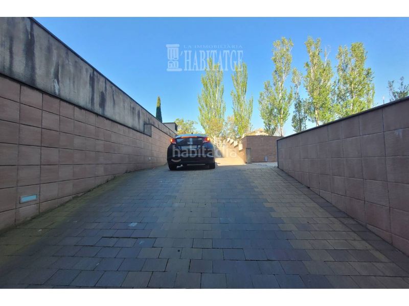 Foto 1a1d9408-9811-4932-8c47-d5752aa8c6f1. Aparcament cotxe a El Sucre-El Nadal Vic