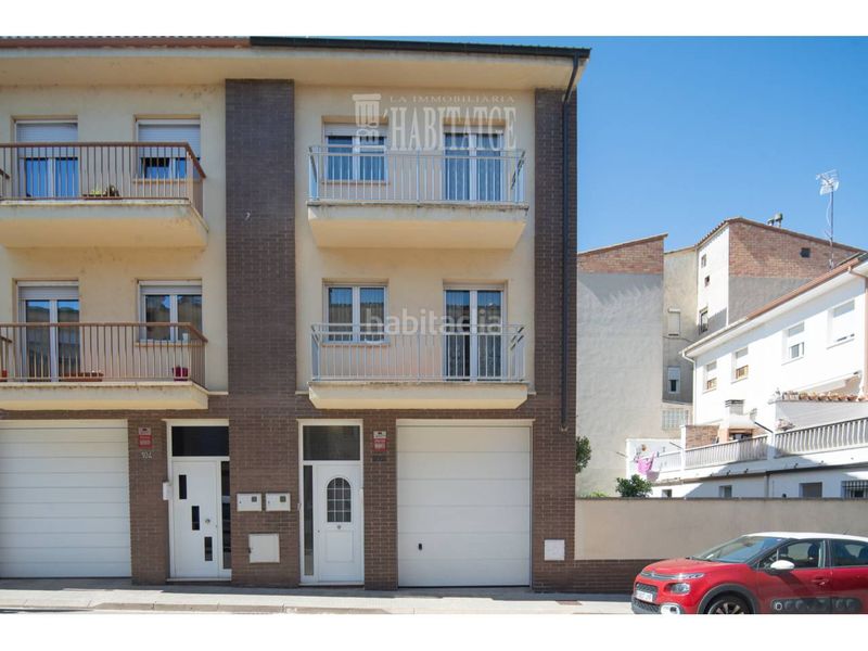 Foto fafe0644-8e5e-49d1-a000-844bba346689. Casa amb calefacció aparcament a Manlleu