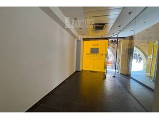 Lloguer Local Comercial  Plaza major. Local en alquiler en vic