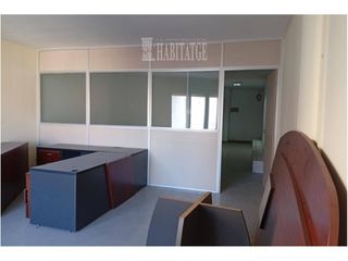 Location Bureau  Calle verdaguer. Oficina en alquiler en vic