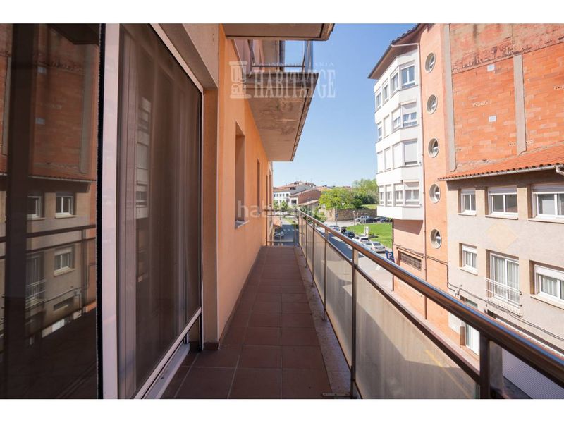 Foto 0c10558f-f12a-4477-91b5-60b69908b739. Pis amb calefacció aparcament a Manlleu