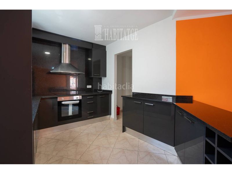 Foto 3c881228-0aa1-49d7-8dd2-db62e29abf3e. Pis amb calefacció aparcament a Manlleu