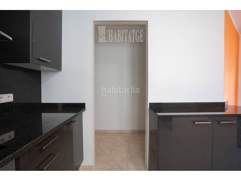 Foto 41683a9b-f38c-4594-a2f3-e3a4206d05a9. Pis amb calefacció aparcament a Manlleu