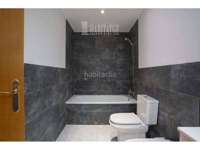 Foto 98552da8-17e2-4e34-9f2a-fc75f5365896. Pis amb calefacció aparcament a Manlleu