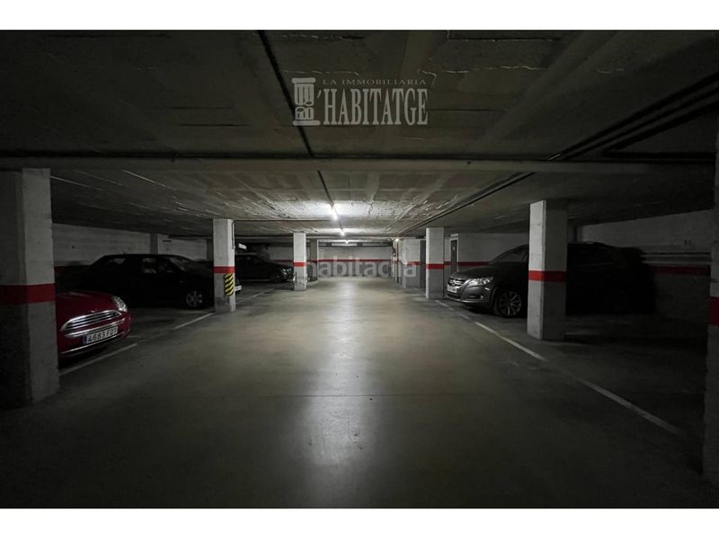 Foto b625063b-d38d-463d-88f0-bae952495ce5. Aparcament cotxe a Caputxins-Ambulatori Vic