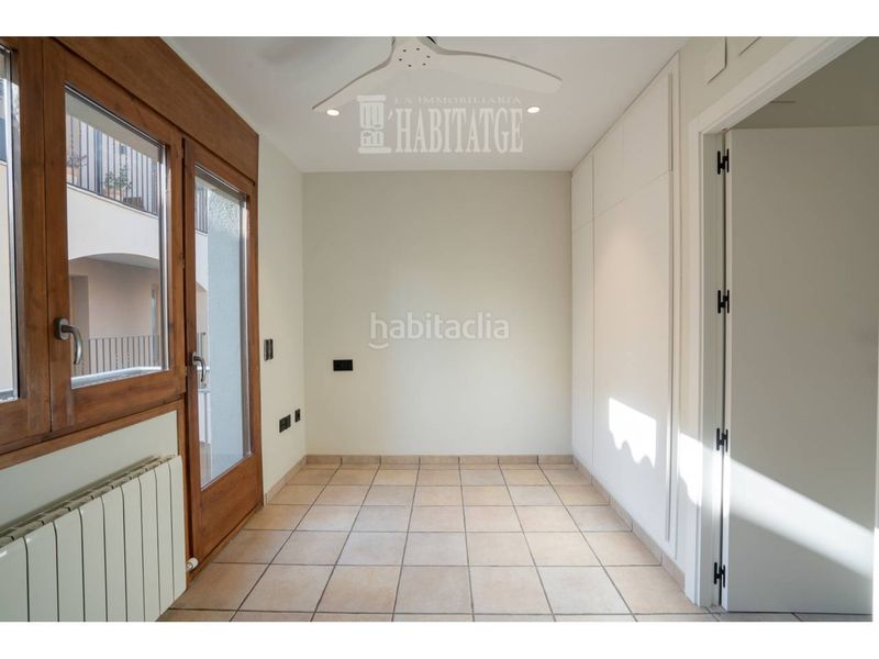 Foto 06494585-050b-423c-833a-8a60e4a5e768. Casa amb calefacció aparcament a Nord Vic
