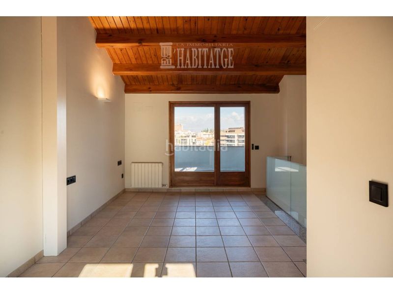 Foto f3454f98-6345-441e-950b-dd6eebf8e357. Casa amb calefacció aparcament a Nord Vic
