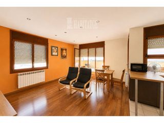 Pis  Calle raimon d´abadal. Piso en venta en vic