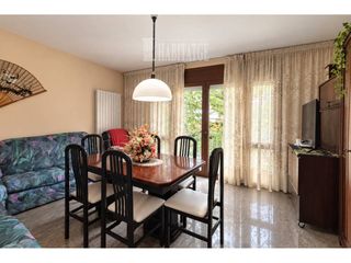 Haus  Calle enric prat de la riba. Casa en venta en vic