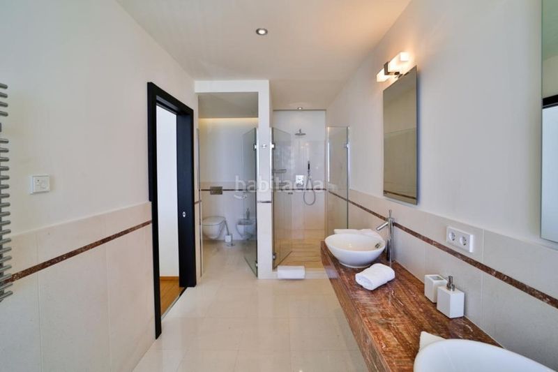 Foto 2c512d12-c0e4-49f6-8709-92f8edd2b536. Casa amb aparcament piscina a Sierra Blanca Marbella