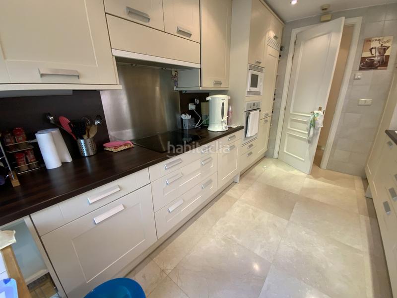 Foto cab2b6df-9997-4ff2-987b-44693eabb217. Piccolo appartamento con parcheggio piscina in Río Real Marbella