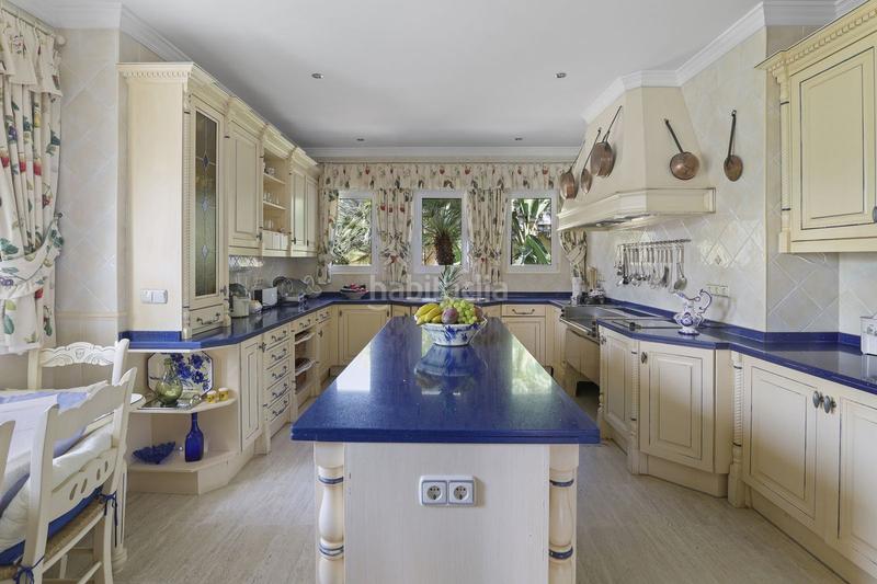 Foto 5ede8450-d610-4d89-b2ea-4fceac56bc22. House with parking pool in Paraiso - Barronal Estepona