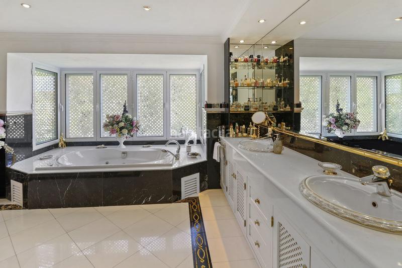 Foto d6c6f0ff-b6d7-4fb3-a4bf-ef558df491cc. House with parking pool in Paraiso - Barronal Estepona