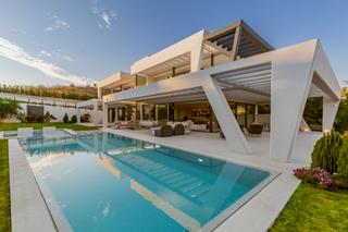 Casa en Los Naranjos. Una obra maestra contemporánea a la venta en nueva andalucia