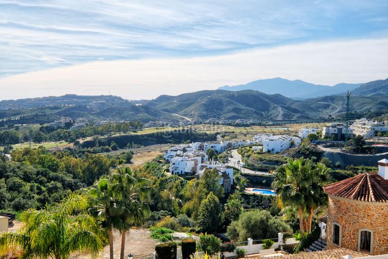 Foto 3b3e207c-1484-4186-b119-79f380471e87. Casa chalet moderno en venta en benahavis en los arqueros - puerto del almendro Benahavís