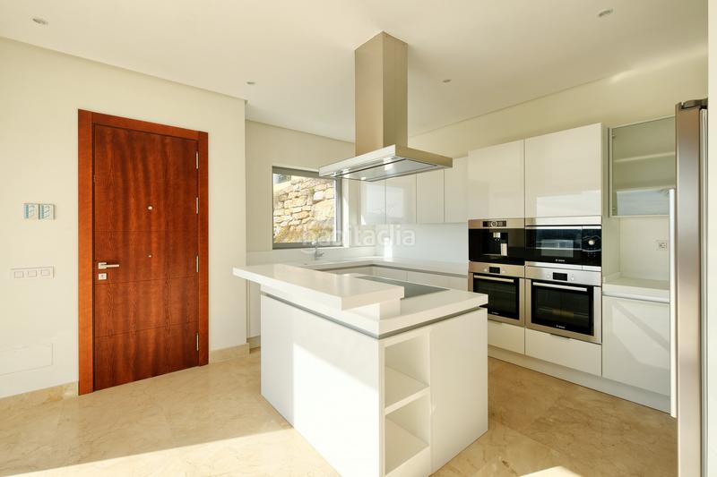 Foto 45546b5d-a6b6-4e2a-aee9-d181910a29d0. Casa chalet moderno en venta en benahavis en los arqueros - puerto del almendro Benahavís