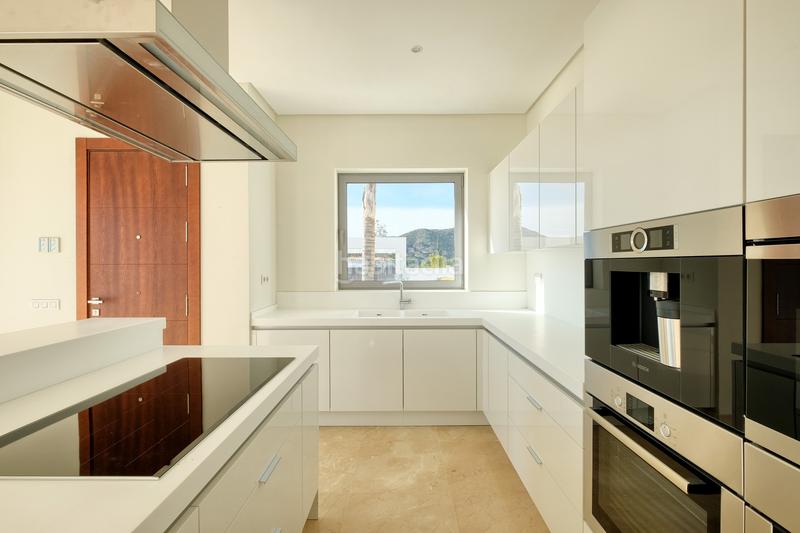 Foto ba7c2379-e417-4da1-894b-a1411bb9094b. Casa chalet moderno en venta en benahavis en los arqueros - puerto del almendro Benahavís