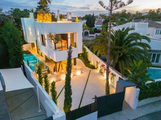 Casa en Puente Romano. Villa moderna en una ubicación prestigiosa