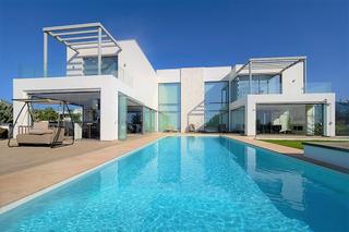 Maison à Benahavís pueblo. Villa en venta en urbanización cerrada en benahavis con increíbl