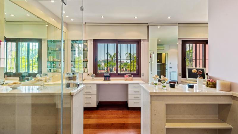 Foto 16e0a29d-5029-408e-b1a0-757e7c858fb9. Casa amb aparcament piscina a Nueva Andalucía centro Marbella