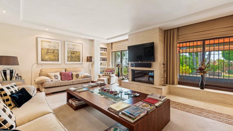 Foto 1b4018e1-ffc1-47d5-a7c3-8aee53ef7846. Casa amb aparcament piscina a Nueva Andalucía centro Marbella