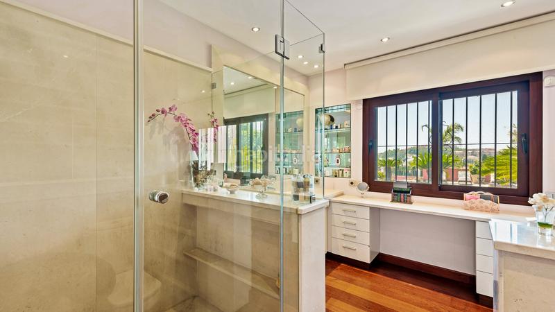 Foto 4db7eddc-23e8-424f-81bc-b8cb7b82f3e3. Casa amb aparcament piscina a Nueva Andalucía centro Marbella