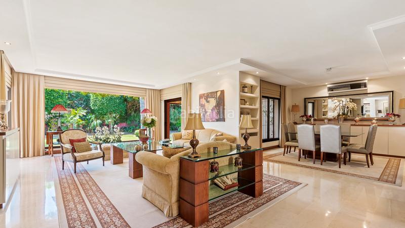 Foto 8a811e18-1701-4313-8823-5888c8a65417. Casa amb aparcament piscina a Nueva Andalucía centro Marbella