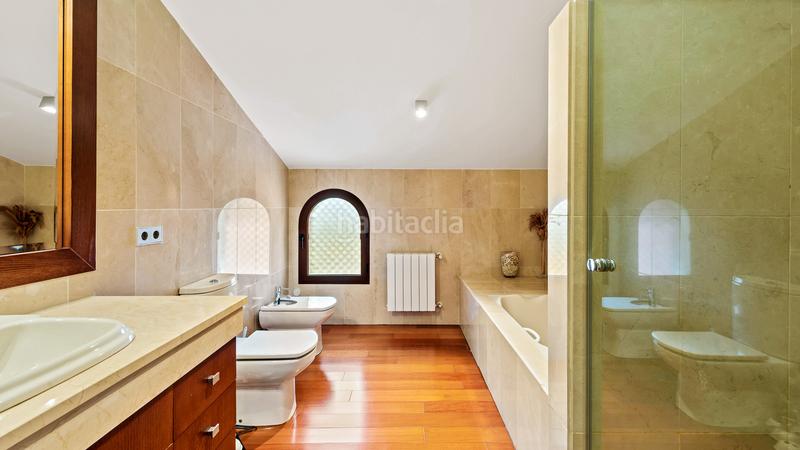 Foto 8a8ee547-c776-494b-b1d4-c5ba671a3080. Casa amb aparcament piscina a Nueva Andalucía centro Marbella