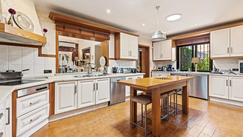 Foto 96b32e00-4c51-49df-a449-5d13f57ef6c4. Casa amb aparcament piscina a Nueva Andalucía centro Marbella