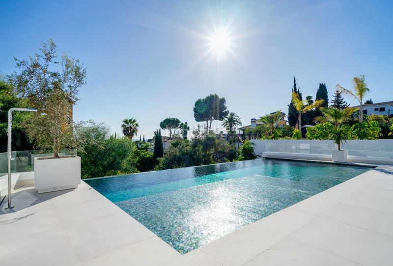 Foto eb7f5339-c771-430b-8da5-97b407137a8c. Casa amb aparcament piscina a El Rosario - Ricmar Marbella