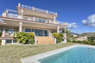 Casa in Los Flamingos. Espectacular mansión con vistas panorámicas en venta en benahaví