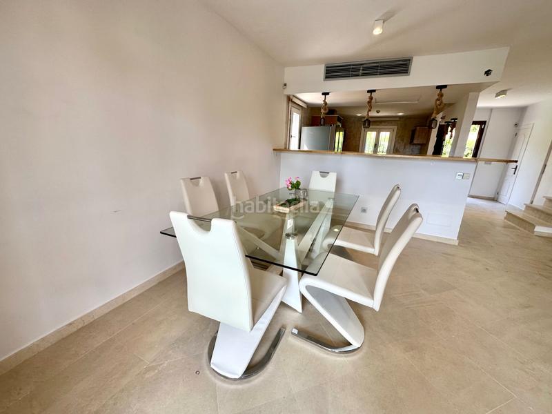 Foto c3c5fc96-b721-4b98-9b1d-3e747d687e53. Casa aparellada a n/a a La Carolina - Guadalpín Marbella