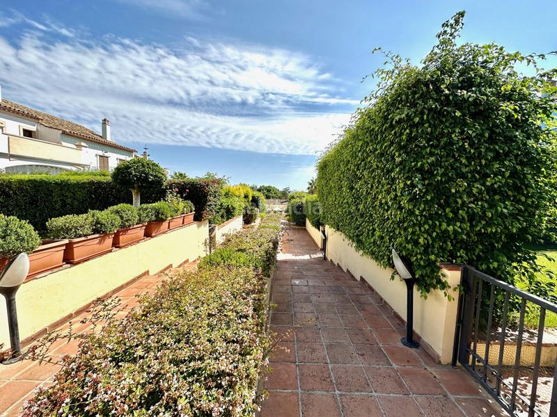 Foto 32ed3ad8-63c5-4fb6-bdf6-d03a2384e742. Casa pareada en n/a en La Carolina - Guadalpín Marbella