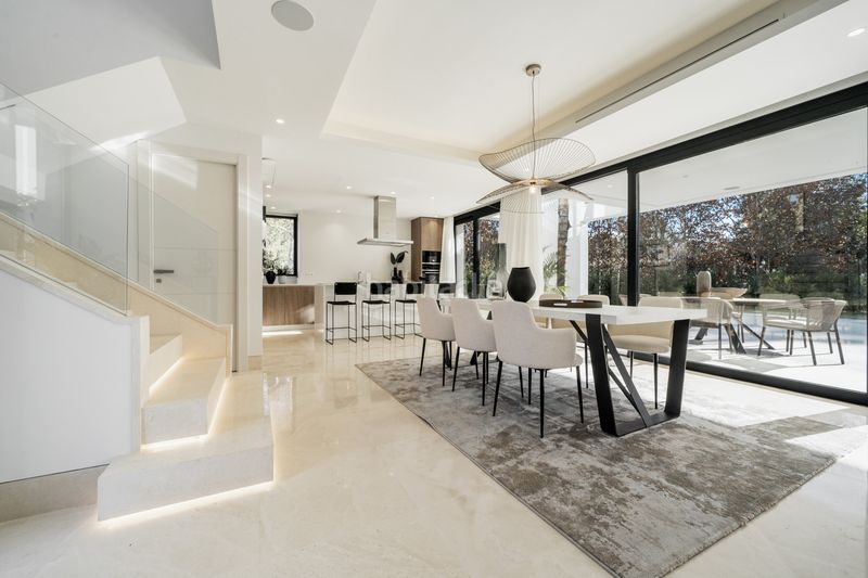 Foto 273f5980-62bb-494a-8679-f6975348f769. Casa amb aparcament piscina a Nueva Atalaya Estepona