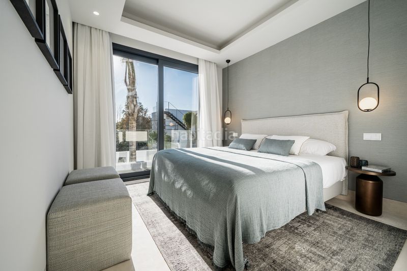 Foto 91c57309-f5db-4cab-a673-de8cb5c53914. Casa amb aparcament piscina a Nueva Atalaya Estepona