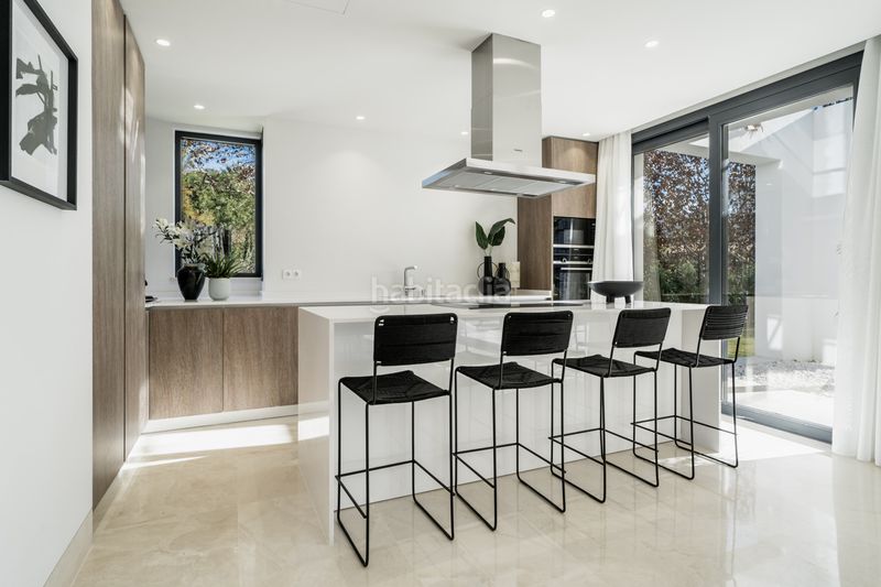 Foto a48af761-c9db-411e-b023-f59a8d58dd36. Casa amb aparcament piscina a Nueva Atalaya Estepona