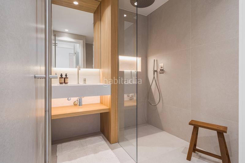 Foto f5e83802-e93c-453f-85fd-d6fc6cabd84f. Piano terra con piscina in Los Naranjos Marbella