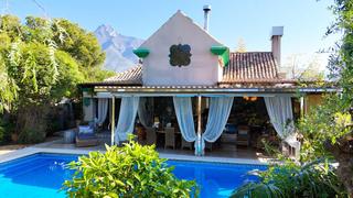Casa a La Carolina - Guadalpín. Villa encantadora en venta en la milla de oro