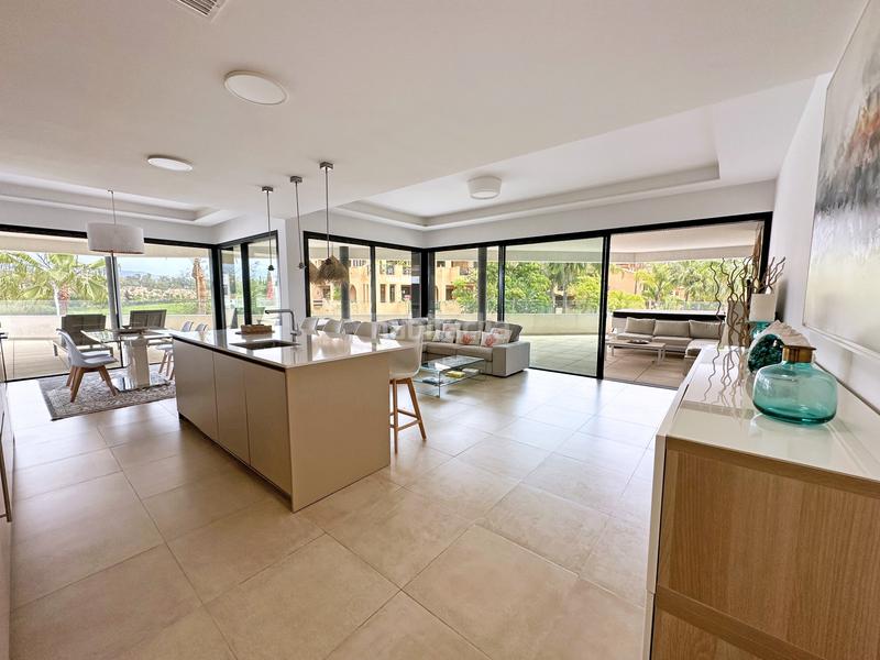 Foto 5b32a9d7-064c-4b54-bdd7-e14043246651. Apartamento  de diseño en venta en campanario hills en Estepona