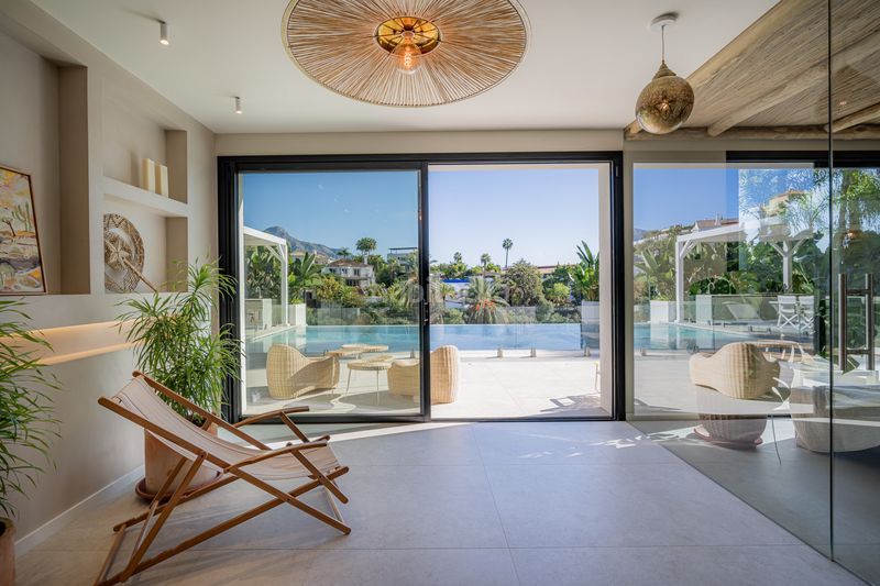 Foto c46dfcde-22a6-4f51-b5e2-c1f514a136af. Casa amb aparcament piscina a La Quinta Benahavís