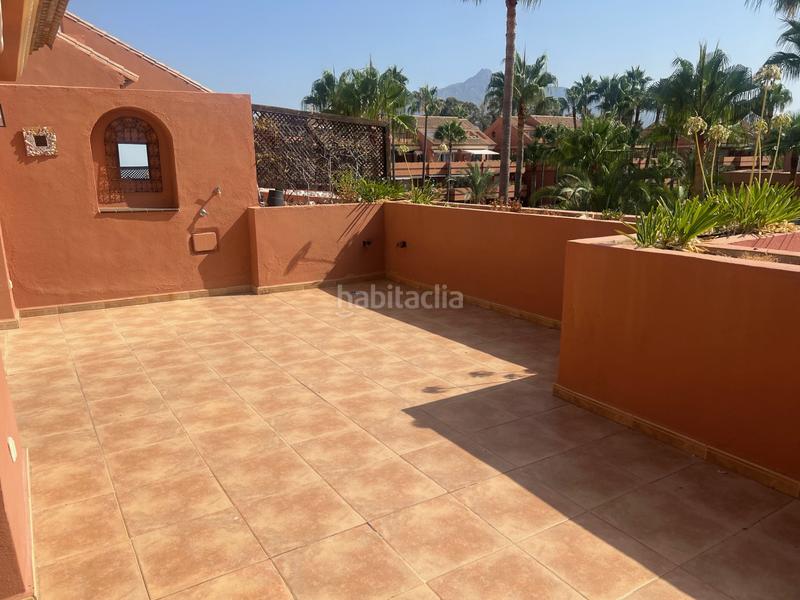 Foto 985b5624-c0c5-4ba1-a30b-94cec33e6492. Location attique avec parking piscine dans Puerto Banús Marbella