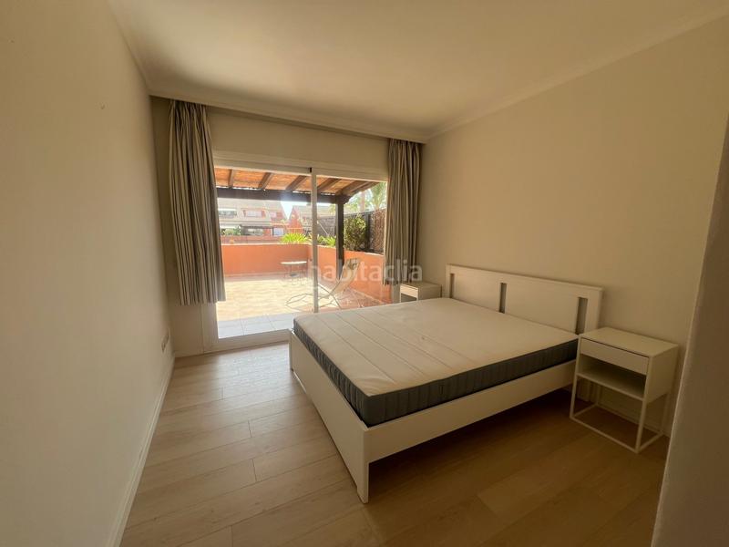 Foto 15c2aca3-7334-48e1-a768-0c64dc73a947. Miete dachwohnung mit parking pool in Puerto Banús Marbella