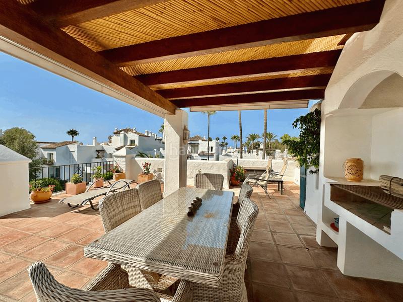 Foto 40af71c1-5ace-4f03-ad15-ebf53efd9dbb. Attico con piscina in Zona de Punta Plata Estepona