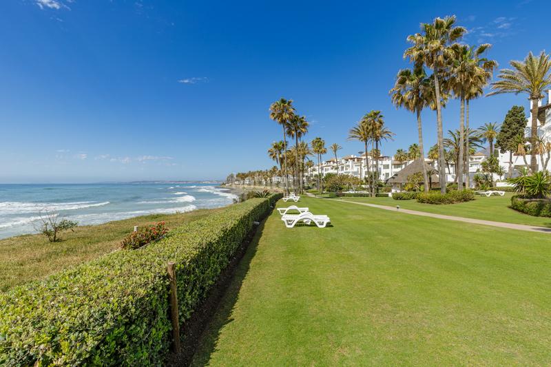 Foto 80ca3c80-fe8a-4200-b144-98848a9d7c3e. Attico con piscina in Zona de Punta Plata Estepona