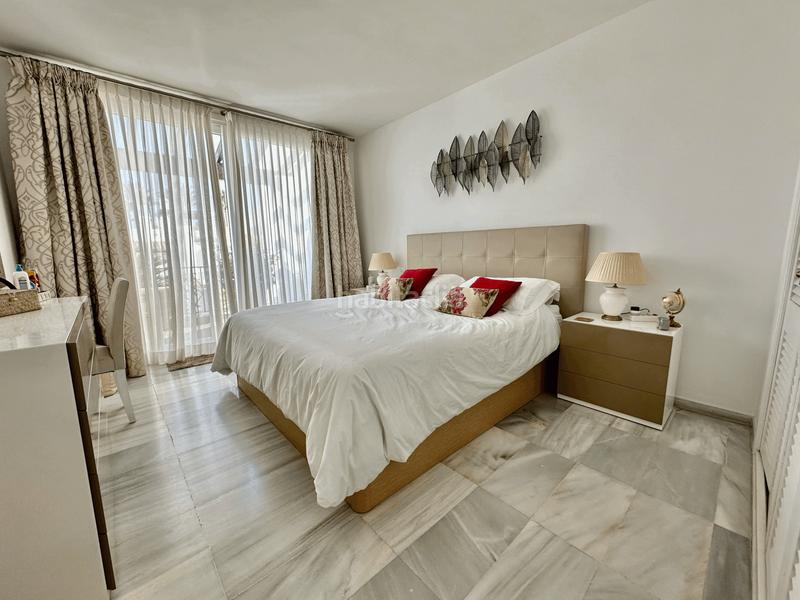 Foto e808fe2c-8094-49f8-9560-4ef0a46631f9. Attico con piscina in Zona de Punta Plata Estepona
