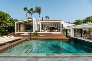 Casa en Nueva Andaluc�a centro. Excepcional villa en primera l�nea de golf con vistas panor�mica