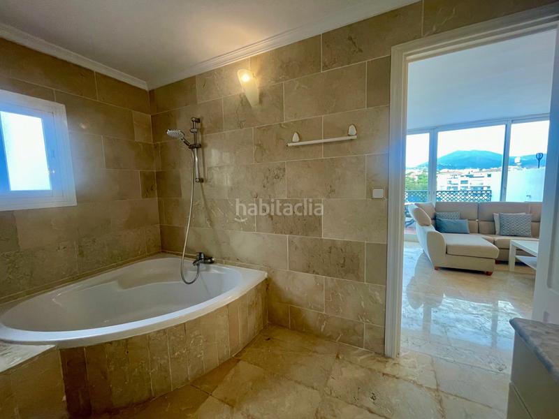 Foto 01c3cb3b-f152-45c2-bab4-07acbfdfaef4. Ático encantador ático dúplex en el corazón de Puerto Banús en Marbella