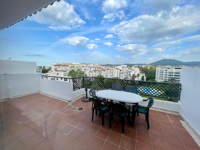 Foto 42655d98-5a61-4bd7-804e-d12f02bc13eb. Ático encantador ático dúplex en el corazón de Puerto Banús en Marbella